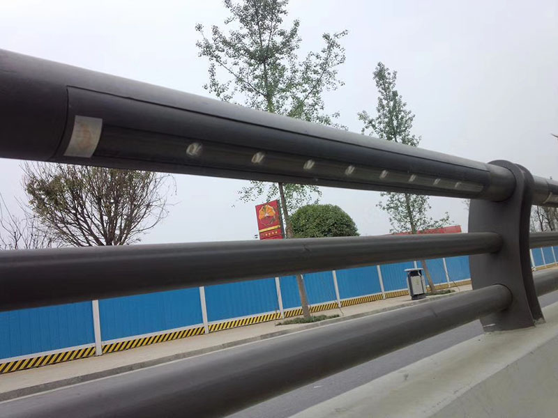 公路防撞护栏
